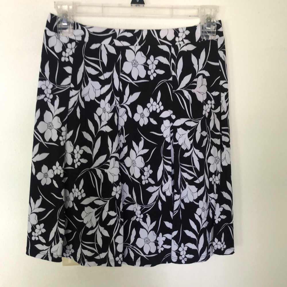 Susan Graver Black and White A-Line Pleated Skirt